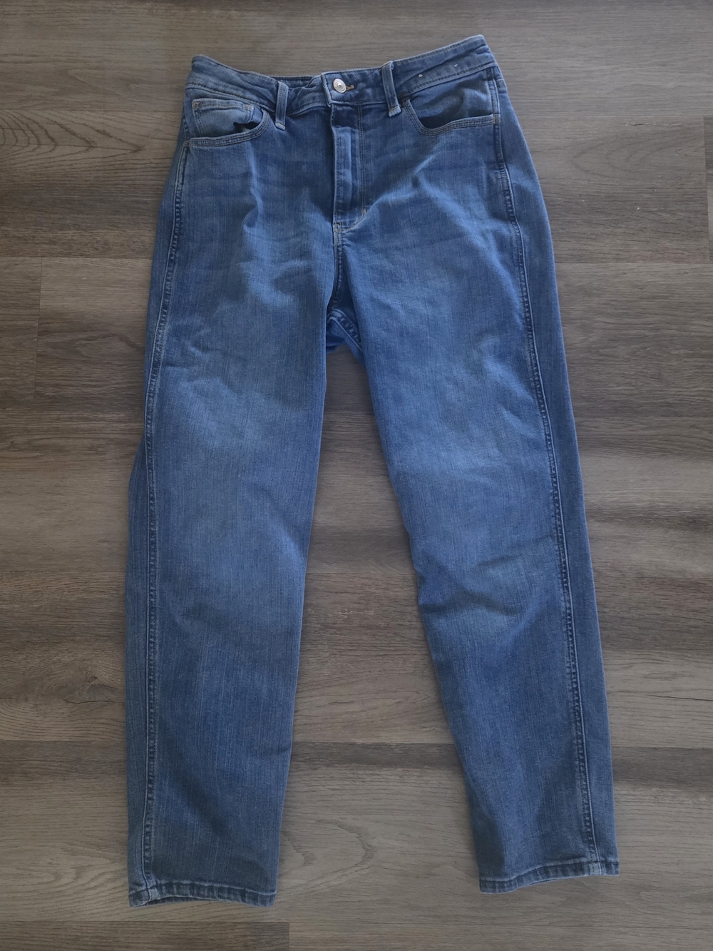 Abercrombie & Fitch The Mom High-Rise Denim in Medium Blue Sz 6R / 28
